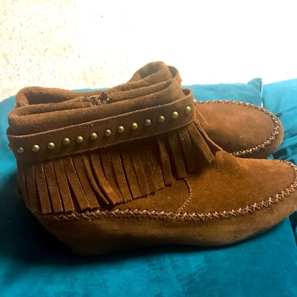 Aldo leather slight wedge fringe ankle boot sz 9